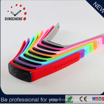 Coloridos apariencia digital LED espejo reloj con caucho suave material (dc-059)